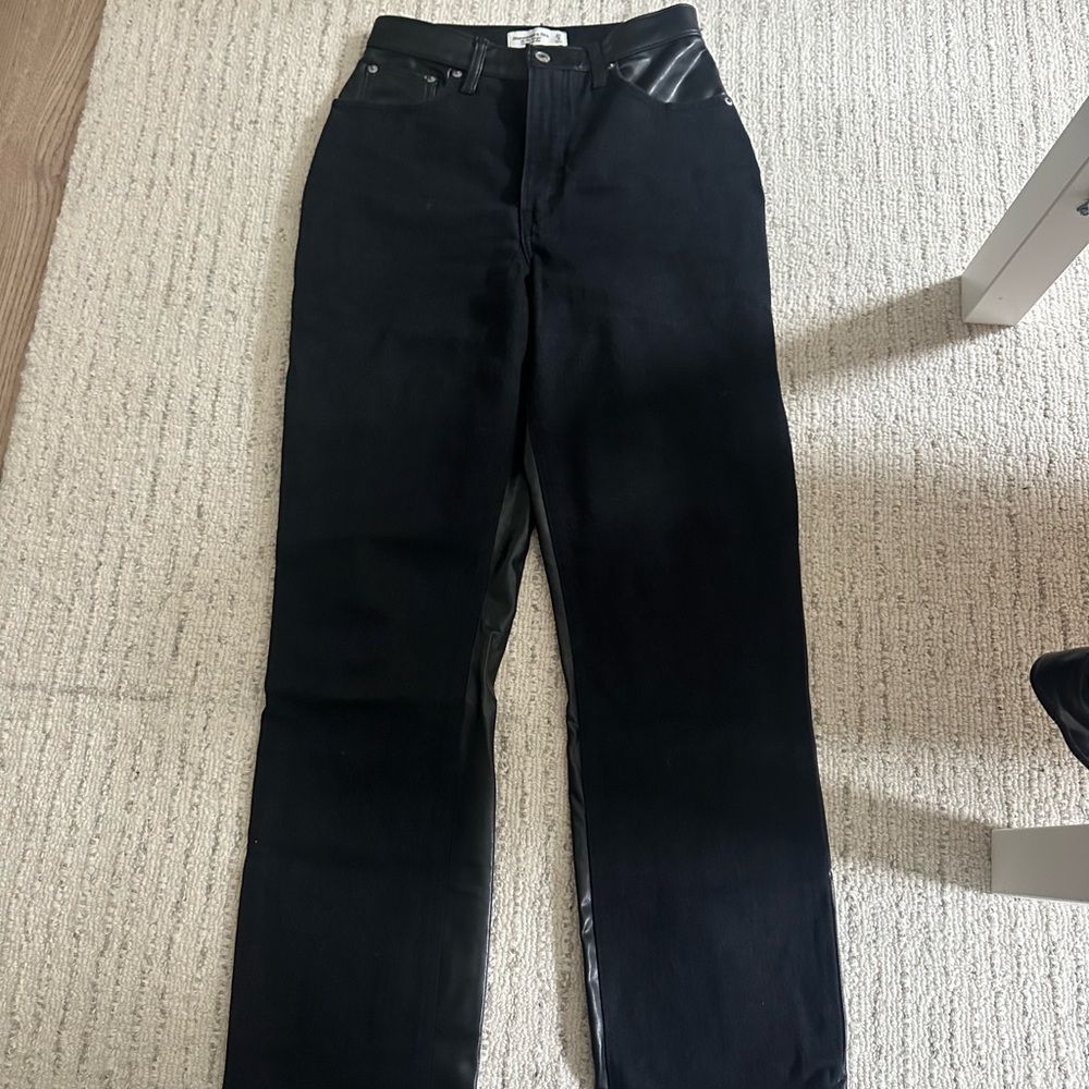 Abercrombie Mixed Fabric Curve Love Ultra High Rise 90s Straight Jean